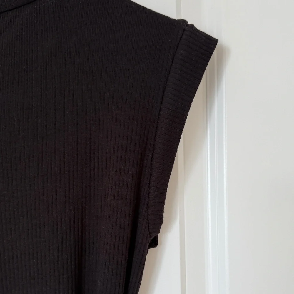 Chic Black Midi Dress with Belt - Picture 5 of 7